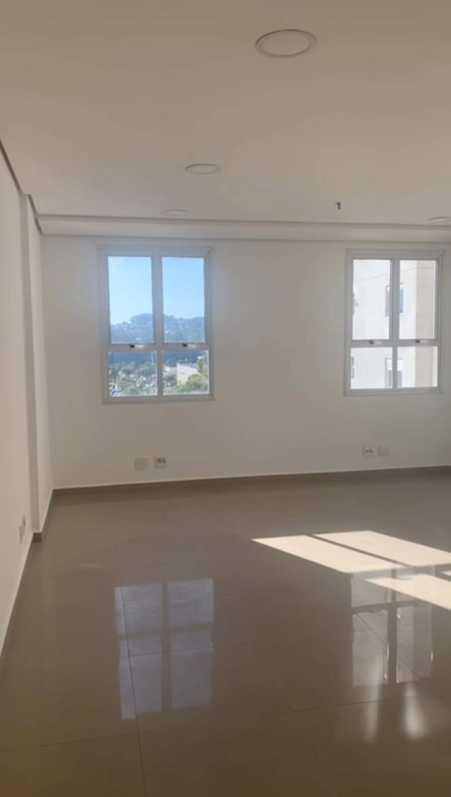 #6012-A - Sala para Venda em Taboão da Serra - SP