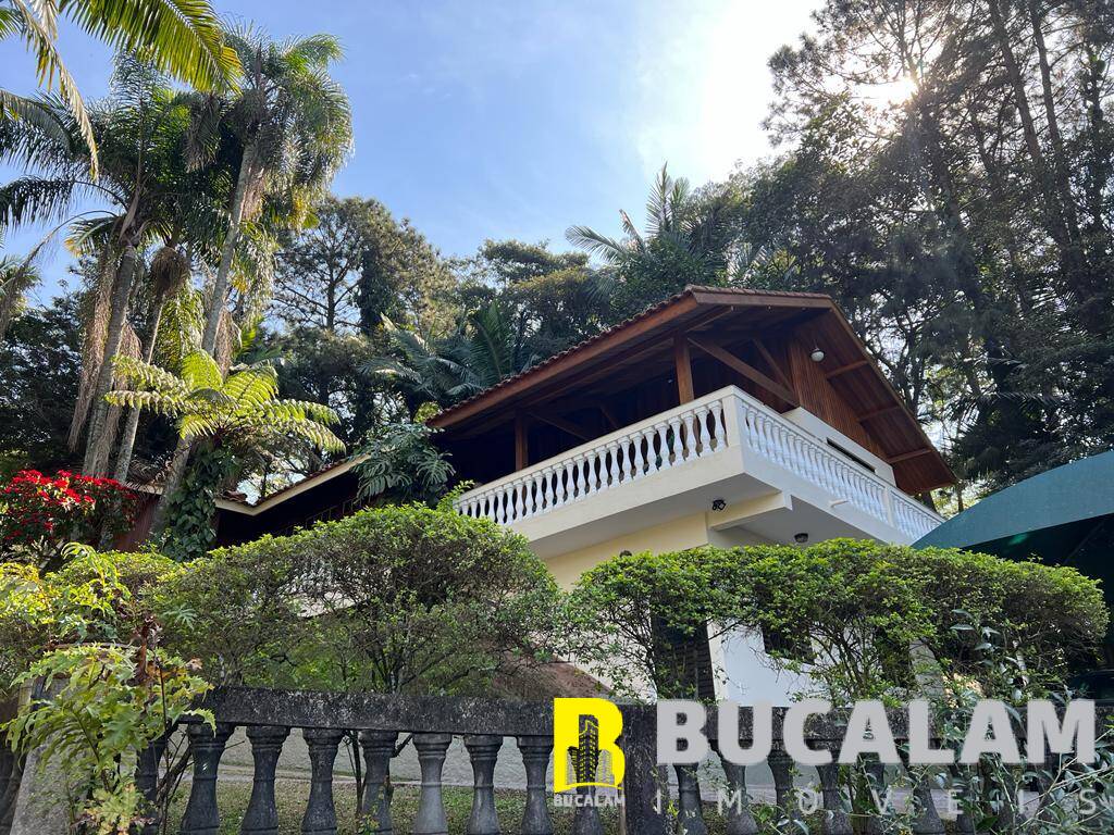 TRÊS CASAS INDEPENDENTES PARA VENDA NO CONDOMÍNIO JARDIM IOLANDA