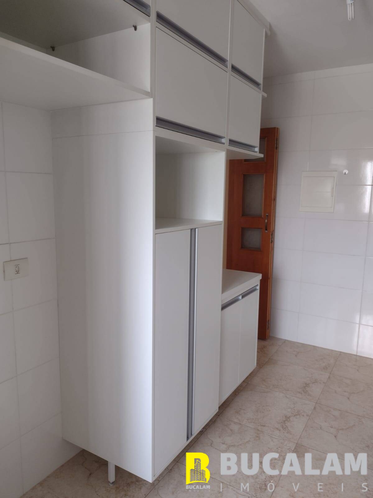 Apartamento à venda com 2 quartos, 68m² - Foto 3