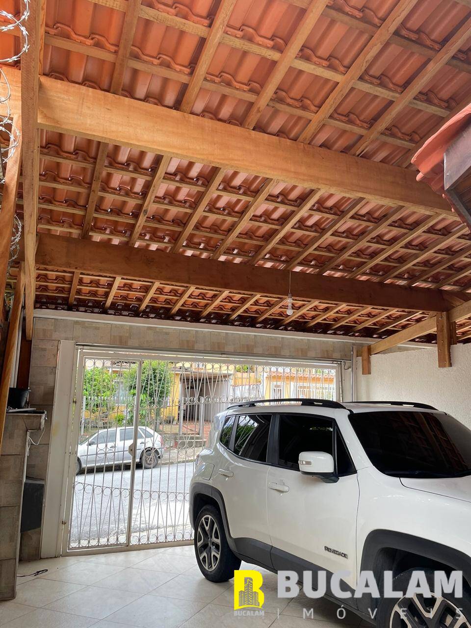 Casa à venda com 3 quartos, 202m² - Foto 1