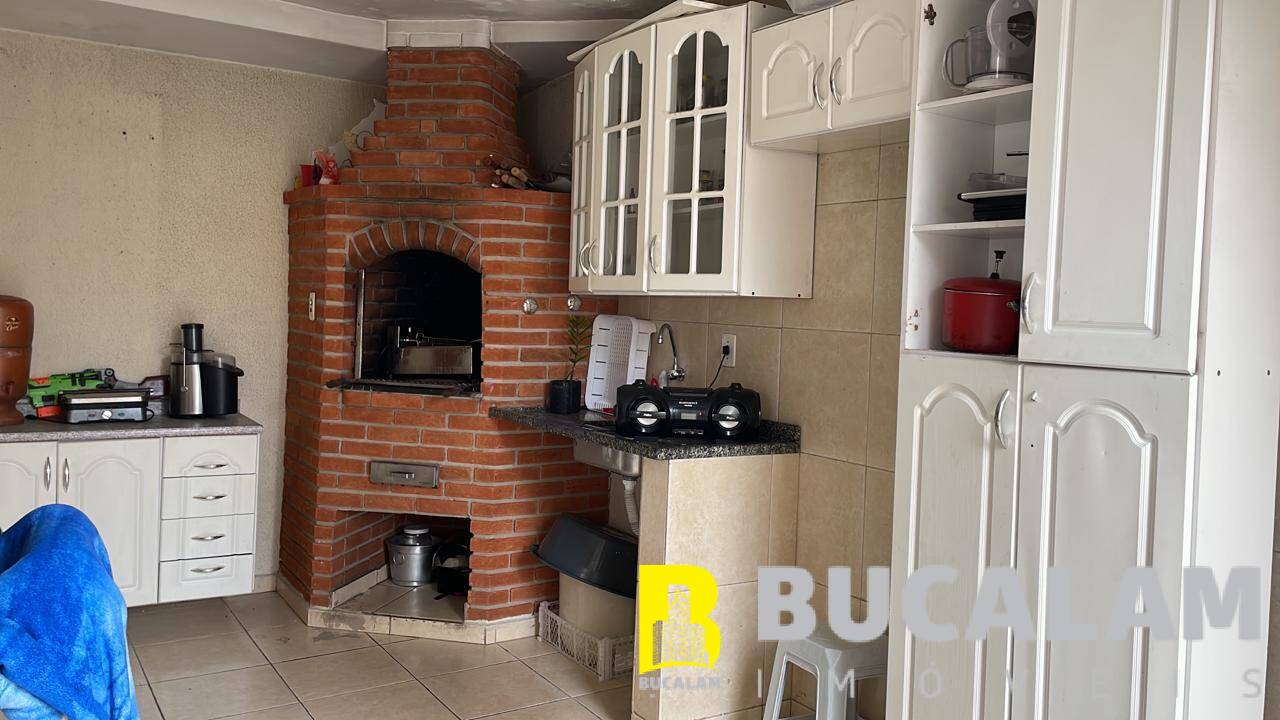 Casa à venda com 3 quartos, 202m² - Foto 2