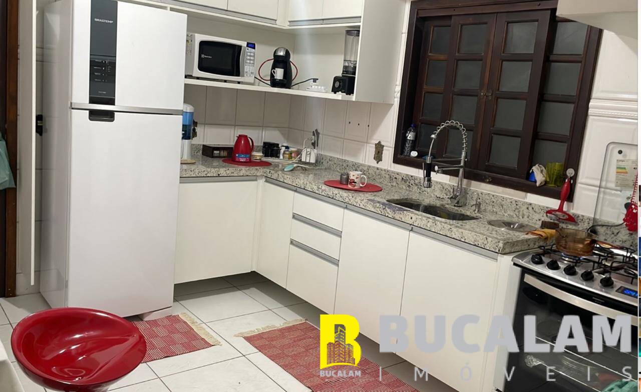 Casa à venda com 3 quartos, 202m² - Foto 12
