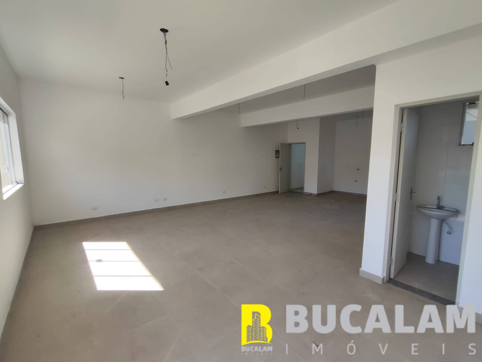 SALA COMERCIAL PARA LOCAÇÃO NO CENTRO DE TABOÃO DA SERRA -SP
