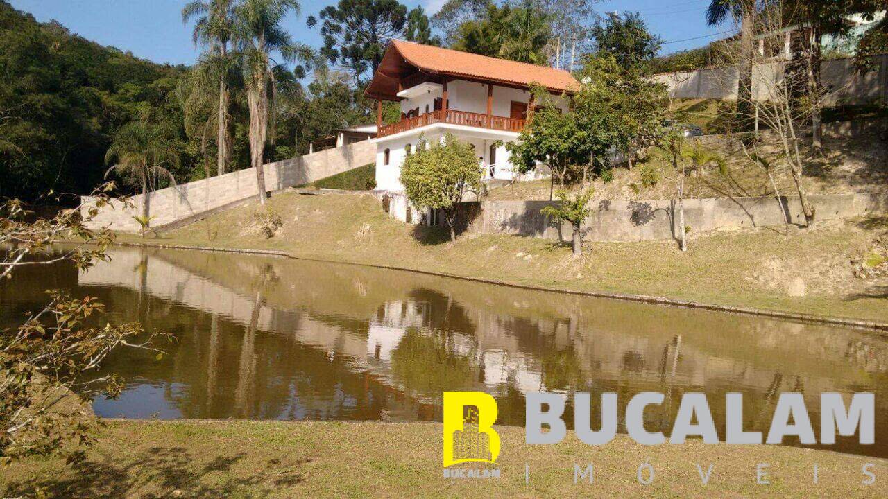 Chácara, 3 quartos, 2500 m² - Foto 1